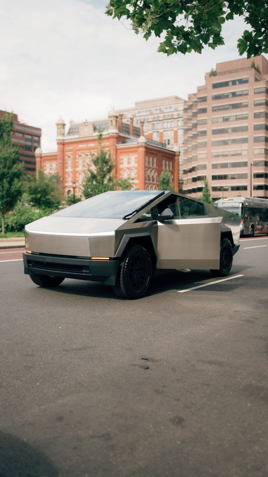 Tesla vs BYD: How to Choose